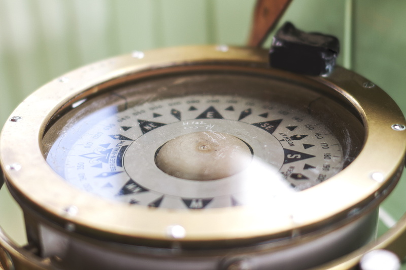 navigational compass, south, old, retro styled, d/s oster, west, time, direction, selective focus, 4K, navigational equipment, number, compass, shape