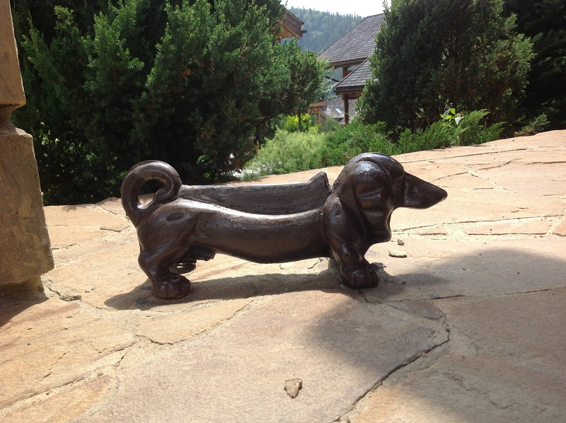 statue, statuette, animal, domestic animals, 2K, sculpture, domestic, outdoors, nature, tree, art and craft, animal representation, architecture, no people