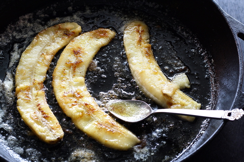 meal, freshness, ready-to-eat, traditional, household equipment, breakfast, kitchen, glazed, fruit, brown sugar, wellbeing, sizzle, meat, maple syrup, directly above
