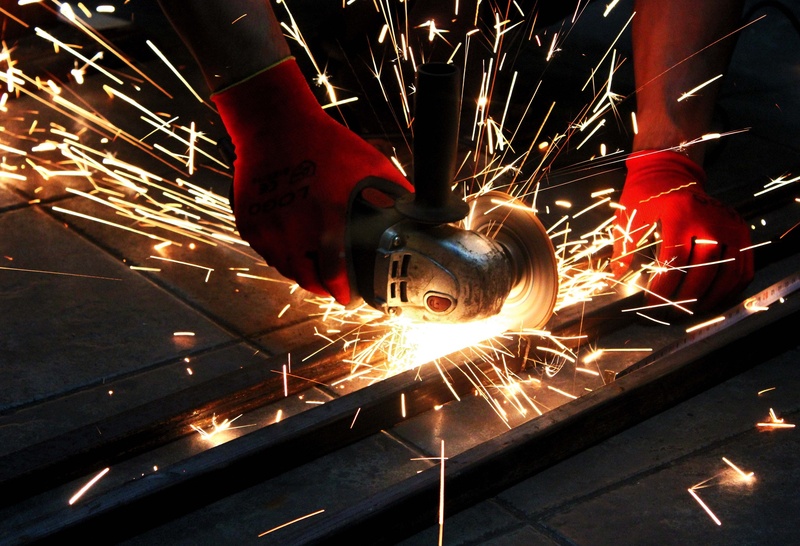 working, long exposure, 2K, metal, blurred motion, human body part, frame, welding, daniel, person, indoors, iron neck eğişi, steel, burning, metal industry