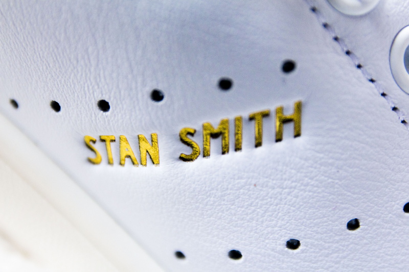 shape, connection, white color, text, full frame, no people, stan, communication, finance, 5K, smith, shoes, abstract, extreme close-up, western script