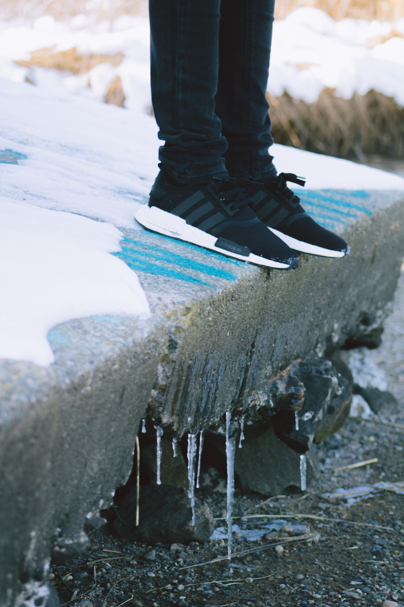one person, body part, low section, icicle, graffiti, new york, adidas, cement, ice, day, human leg, united states, 5K, human body part, nature, snow