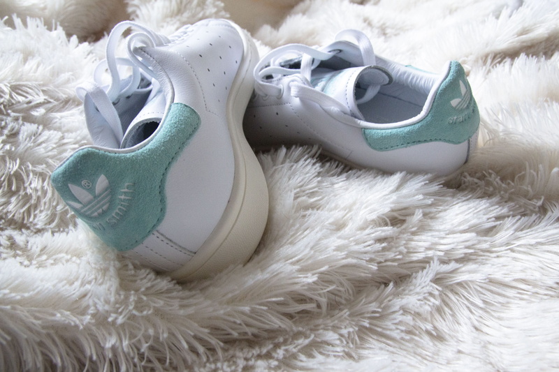 mammal, 5K, animal representation, still life, footwear, sneakers, feet, animal, stan smith, france, cold temperature, warm clothing, disguise, shoes