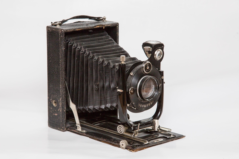 studio shot, history, single Object, Old, cut out, classic, no people, obsolete, still life, close-up, Vintage, black, electrical equipment, objects/Equipment