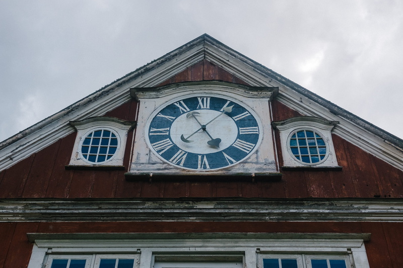 city, tower, structure, landscape, view, circle, roman, tourism, low-angle view, building exterior, cloud, minute, clock, summer, outdoors, tree, lordship