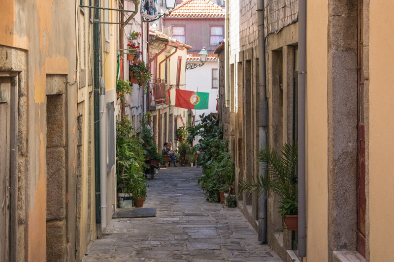 travel, leisure, places, residential district, urban, Europe, footpath, plant, day, old, no people, patriotism, narrow, road, ride, urban Scene, capital