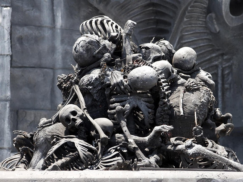 male likeness, skull, the past, dead, built structure, sculpture, statue, art and craft, representation, skeletons, 480P, creativity, craft, nature, old