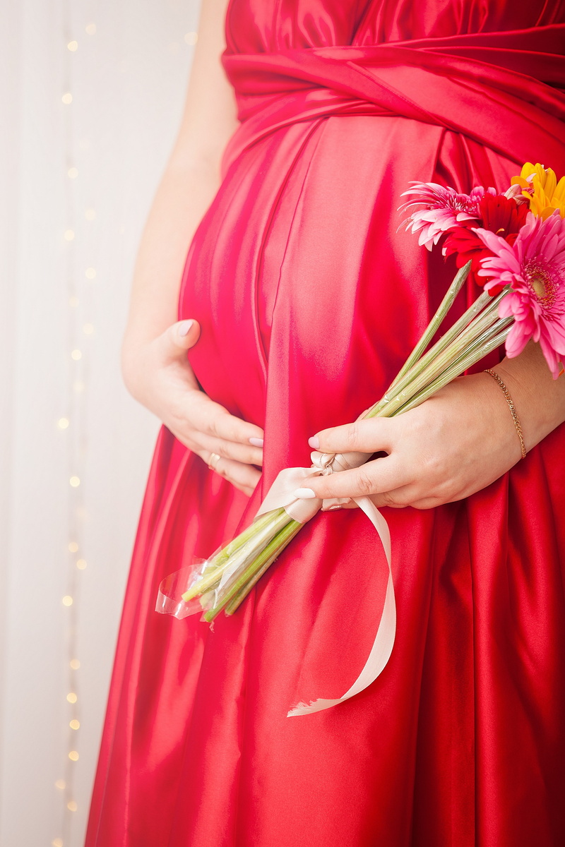 tummy, pregnancy, flowers, the birth of, belly, red dress, girl, cute, happiness, front view, girls, pink, woman, flower, feelings, human hand, celebration