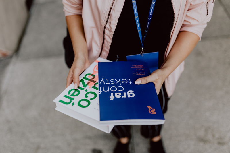 finance, shopping, adult, indoors, book, consumerism, woman, business, books, people, girl, retail, web designer, reading, grafconf, designer, women, standing