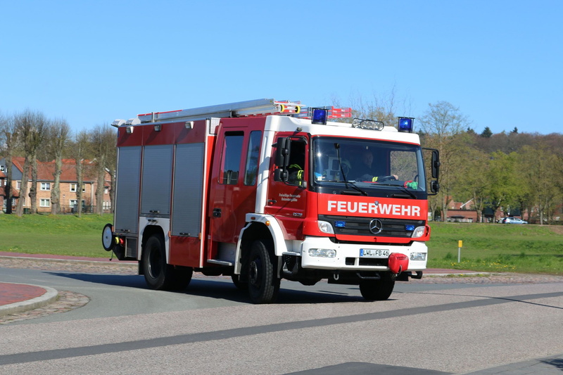 firetruck, 1080P, red, vehicle, accidents and disasters, healthcare and medicine, rescue, rescue worker, sky, truck, occupation, emergency services occupation