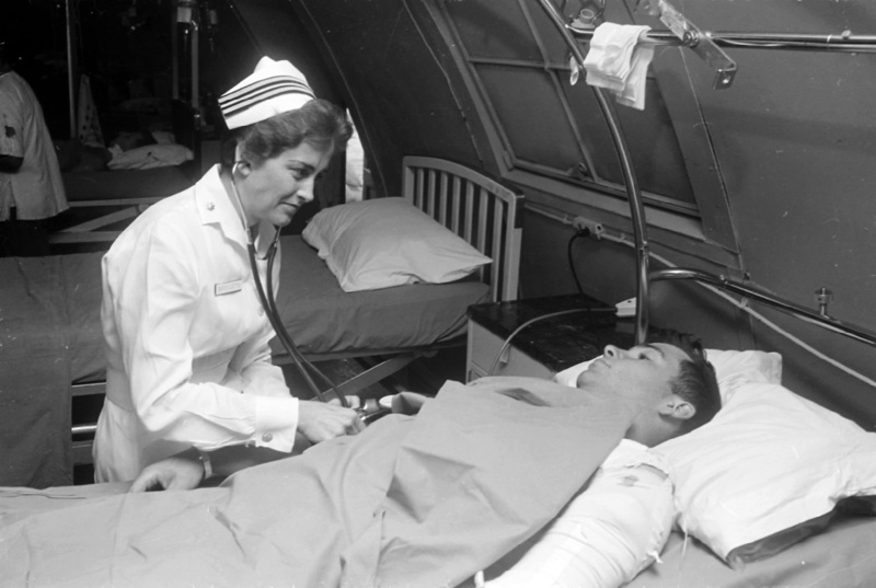 one Person, waist up, relaxation, males, surgical glove, emergency Services, war, caucasian Ethnicity, patient, professional Occupation, indoors, equipment