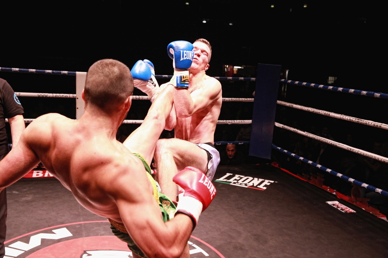 muscular build, mma, two people, opinions, violence, athlete, match - sport, fight, Kick Boxing, boxing ring, men, football, arguing, dispute, human body part