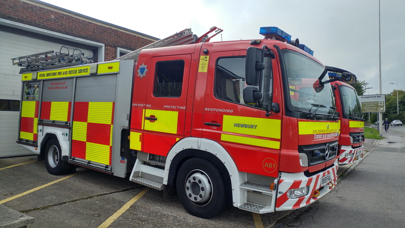 truck, 5K, red, firefighter, accidents and disasters, street, britain, architecture, motion, emergency services occupation, healthcare and medicine, building exterior