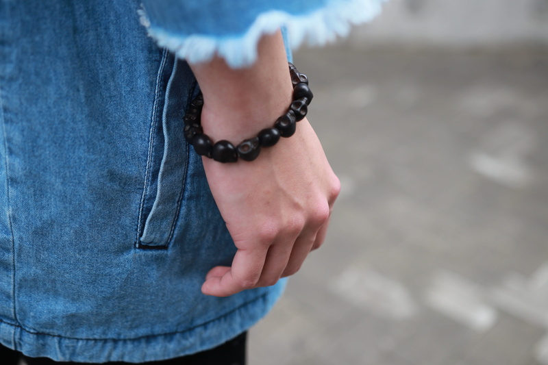 jeans, 5K, crystal, one person, standing, boy, casual clothing, holding, adult, midsection, guangzhou, women, beach, ornament, hand, day, hood - clothing