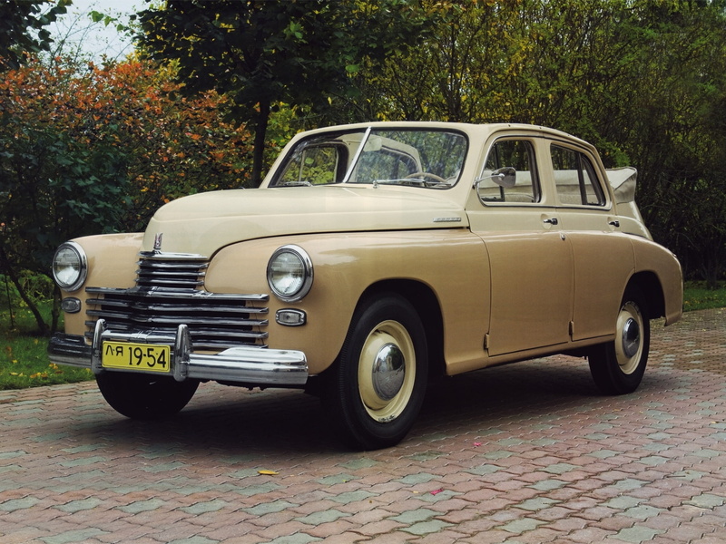 land vehicle, vintage car, travel, motor vehicle, retro styled, 1080P, PR. victory, outdoors, car, 1949, street, GAS, sedan, Convertible, plant, background