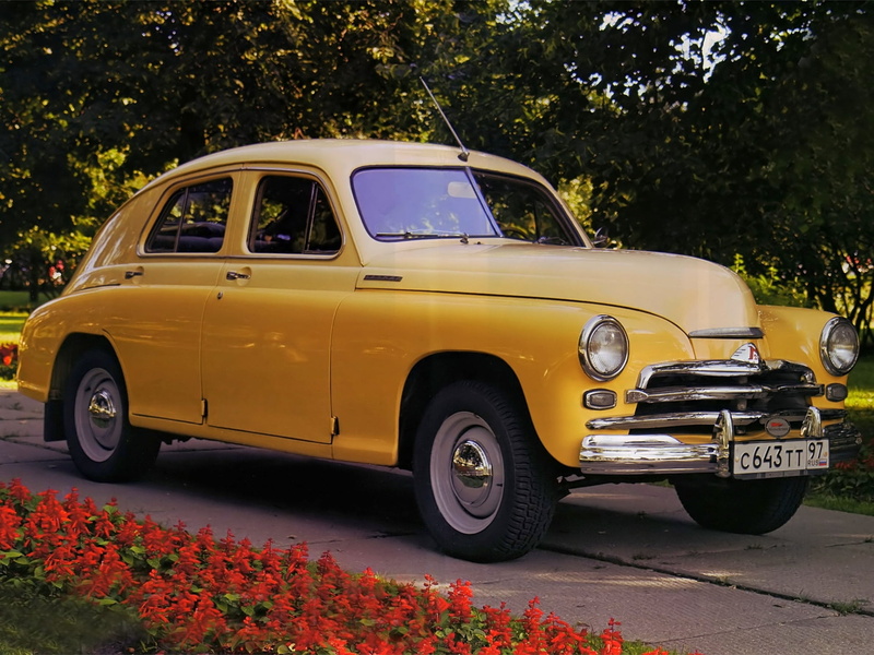 tree, 1080P, GAS, vintage car, flowers, land vehicle, day, city, background, M-20V, architecture, street, the front, no people, plant, nature, mode of transportation