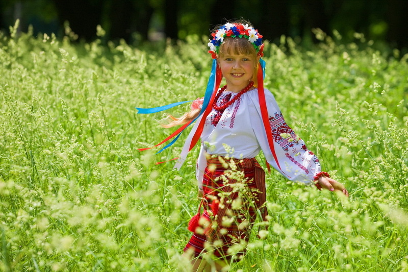 beautiful, cute, girl, happiness, traditional clothing, traditional, 1080P, smiling, costume, joy, springtime, caucasian Ethnicity, summer, plant, girls