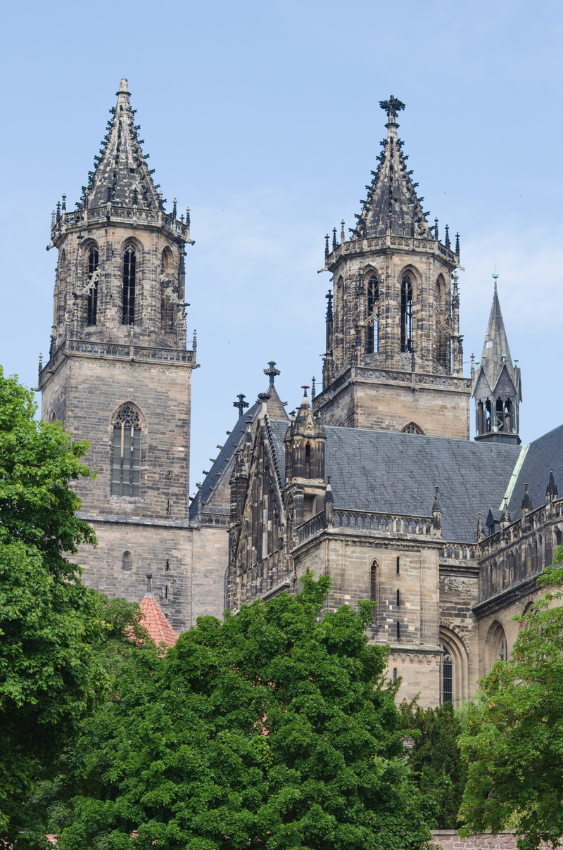 saxony-anhalt, steeple, tree, city view, gothic, church, built structure, outlook, romanesque, the past, historic center, no people, elbe, religion, building