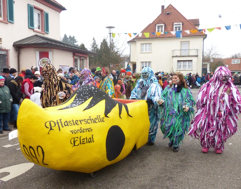 large group of people, representation, architecture, city, multi colored, group of people, celebration, crowd, street, strassenfasnet, 2K, yellow, human representation