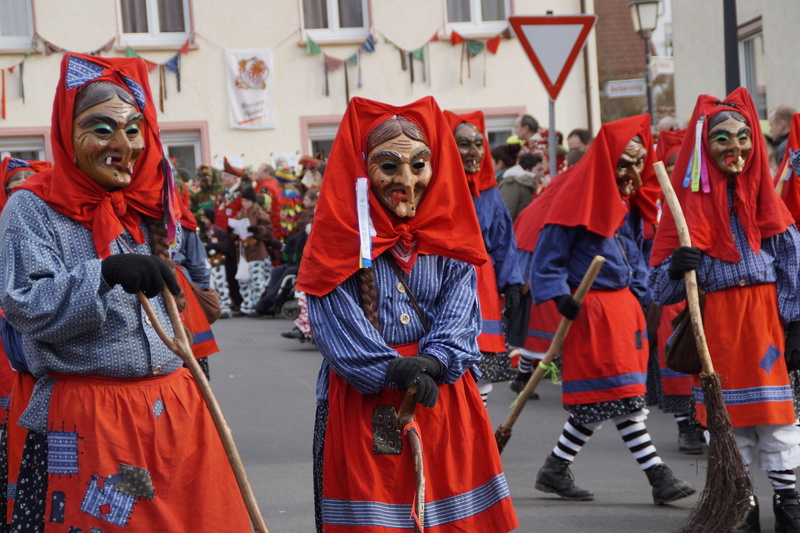 clothing, togetherness, fools guild ulm, street, fasnet, outdoors, panel, move, swabian alemannic, men, haestraeger, crowd, guild group, larva, festival