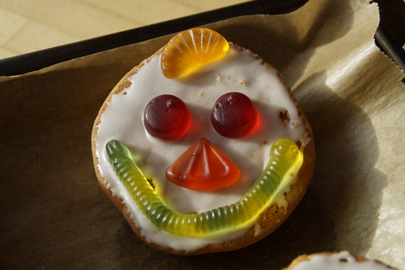 slice, face, colorful, confectionery, funny, freshness, carnival party, fruit, brand, Pastries, sweetness, clowngesicht, small cakes, anthropomorphic, sweet