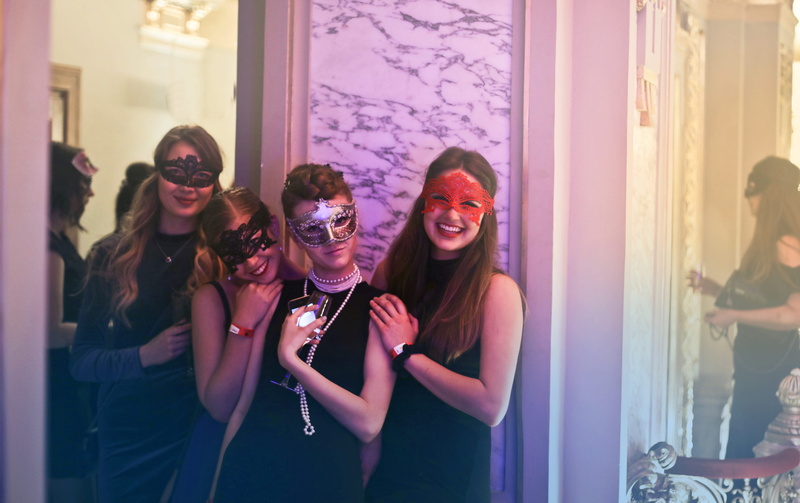holding, carnival, four woman, adult, glasses, decoration, fashion, four, mystery, mysterious, 2K, mask, group, people, beautiful woman, girls, accessory
