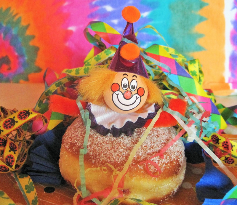 fool-time, multi colored, sweet, carnival berlin, toy, karnevaldeko, tiger, berlin with sugar, baked goods, art and craft, colorful, color, male likeness