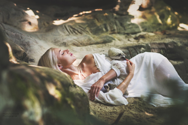 model, 1080P, 500px, animals, blonde, closed eyes, Marketa Novak, fantasy girl, hedgehog, women, rock