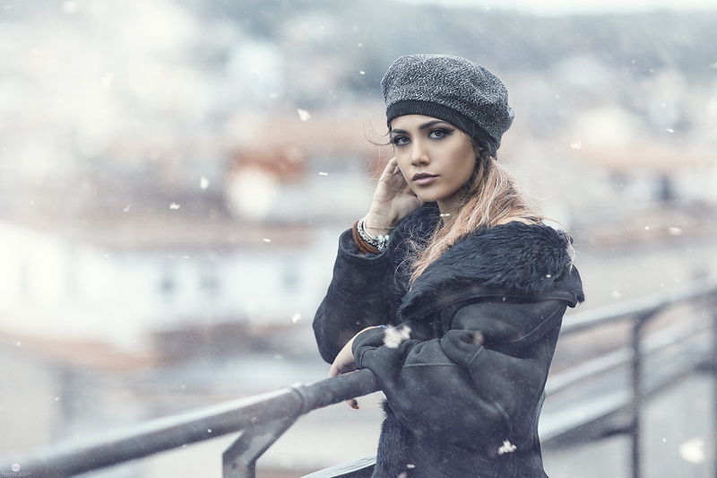 coats, black coat, fence, depth of field, fur coats, blonde, bracelets, women outdoors, women, 1080P, portrait, looking at viewer, long hair, brown eyes
