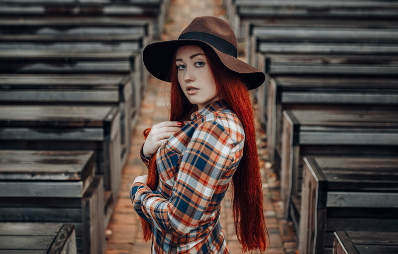 contemplation, lifestyles, depth of field, architecture, checked pattern, plaid shirt, beautiful people, casual clothing, young adult, young women, long hair