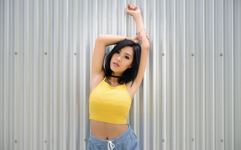 beautiful woman, real people, human arm, lifestyles, wall - building feature, hair, three quarter length, hairstyle, Gizel Ramos, one person, standing