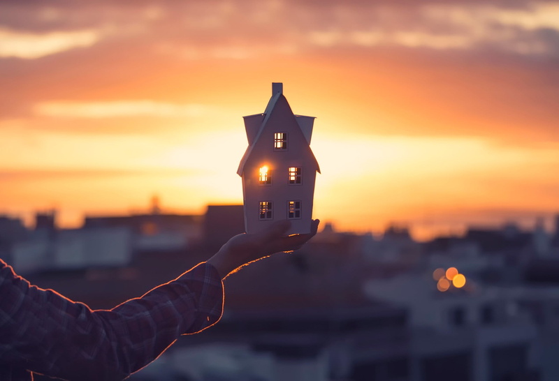 finger, person, sky, house, miniature, sunset, lifestyles, close-up, 1080P, bokeh, nature, real people, unrecognizable person, holding, human body part