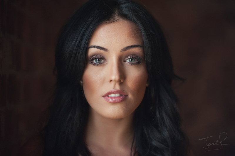 face, make-up, one person, hairstyle, body part, portrait, indoors, long hair, human face, beautiful woman, young women, black hair, 2K, young adult, beauty