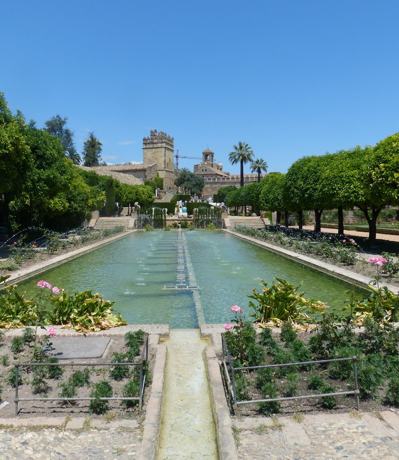 swimming pool, day, ornamental garden, no people, gorgeous, history, blue, nature, reyes, garden, formal garden, water, zar, clear sky, plant, 2K, de