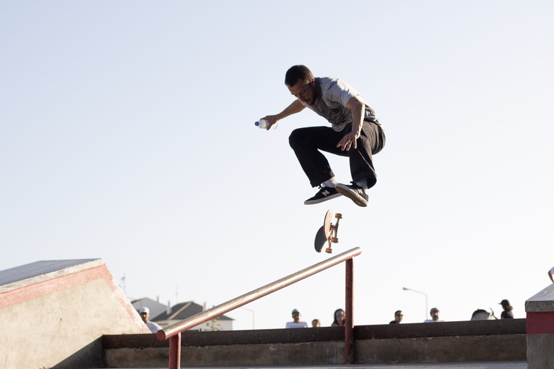 men, skateboarding, full length, recreation, leisure, blue, 5K, skateboarder, tricks, performing, stunt, rail, sky, white, daylight, skateboarders, leisure activity