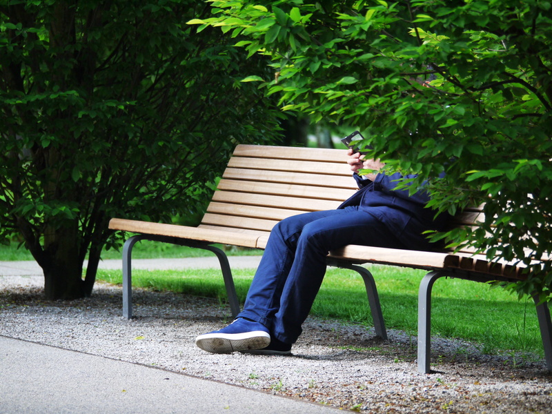 play, boy, pokemon, activity, jeans, one Person, entertainment, leisure activity, smartphone, park bench, iphone, blue, search, relaxation, day, mobile
