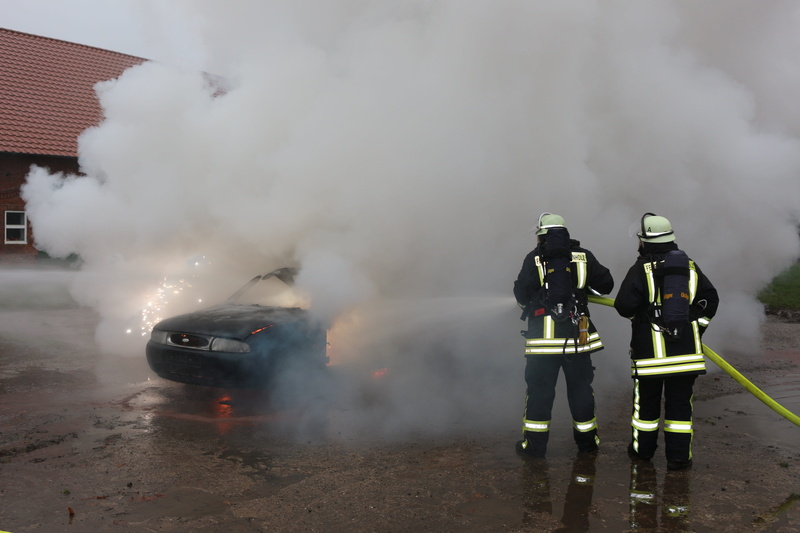 men, smoke - physical structure, fire hose, fire fighting attack, burn, fire, firefighters, risk, emergency equipment, delete, water, firefighter, healthcare and medicine