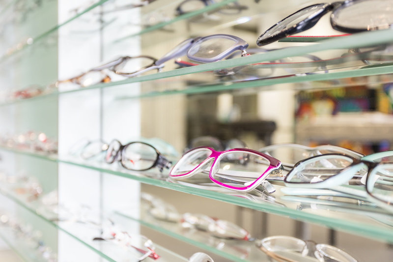 sehhilfe, large group of objects, personal accessory, transparent, store, variation, 5K, retail display, shelf, glasses, lenses, focus on foreground, reflection