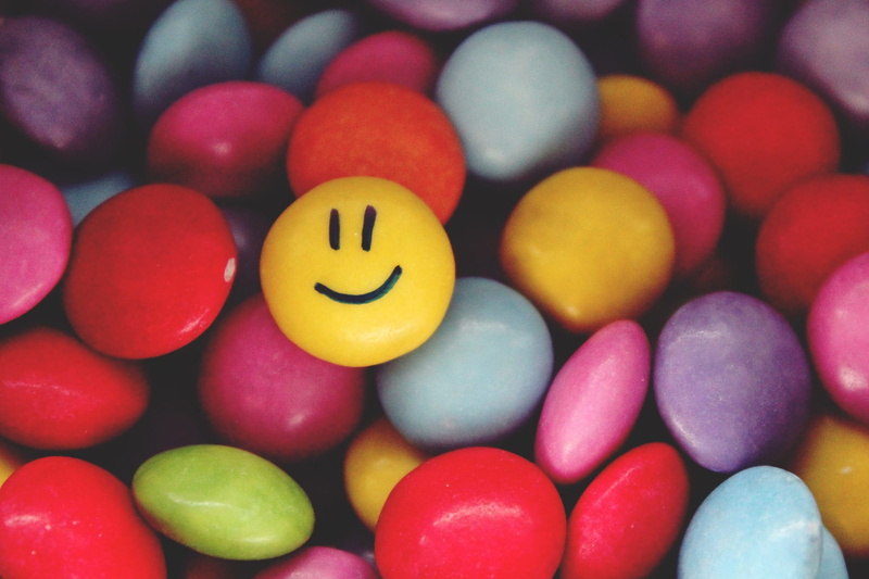lenses, kunterbunt, abundance, sphere, full frame, backgrounds, high angle view, candy, funny, anthropomorphic smiley face, indulgence, face, large group of objects