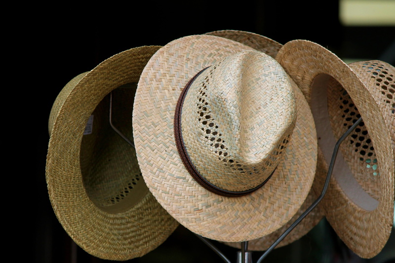 headwear, hat shop, close-up, headdress, brim, security, hat, straw, hutkrempe, focus on foreground, fashion, no people, strohüte, clothing, Hatstand, Parcel Shelf