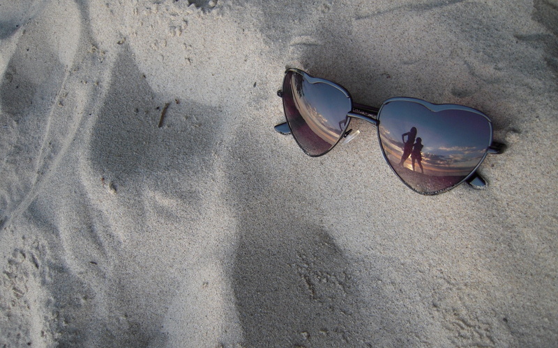 sunglasses, eyeglasses, reflection, protection, no People, beach, glasses, sunlight, close-up, high angle view, sun, nature, day, framed, sea, directly above