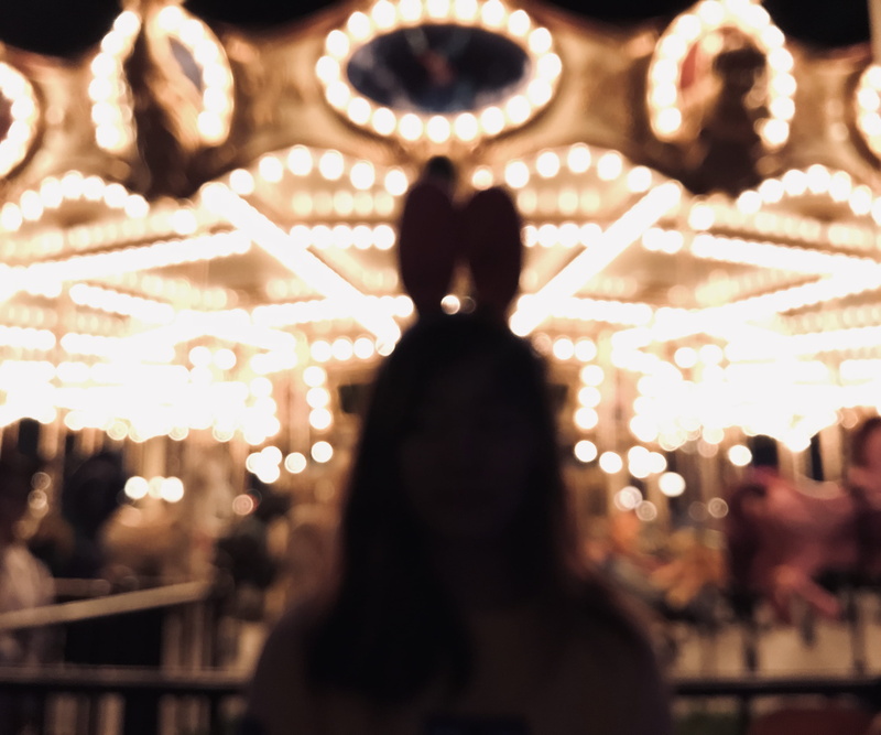 girl, amusement park, night, indoors, stretch, incidental people, people, pudong xinqu, lighting equipment, disney, 2K, silhouette, dreamland, art, leisure activity