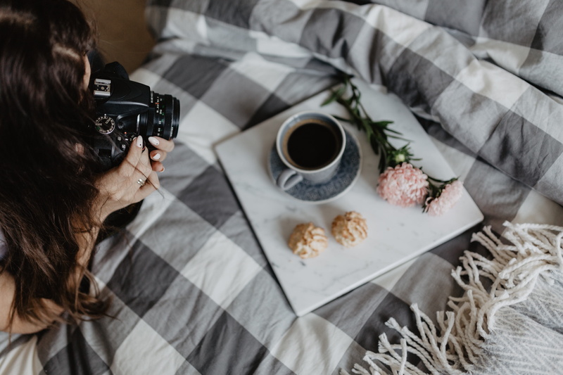 woman, drinking, blogger, dslr, girl, coffee cup, cup, work, 5K, technology, photography themes, session, drink, photoshoot, indoors, food and drink, breakfast
