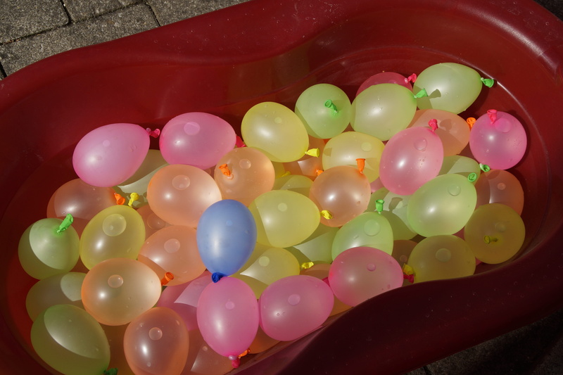 large group of objects, balloon, nature, choice, play, balloons, leisure, childrens entertainment, ball, sommerfest, high angle view, fun, hitzefrei, children