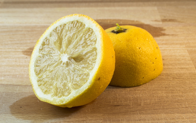lime, antioxidant, macro, indoors, acidity, wood - Material, table, slice, wellbeing, citrus, no people, vitamin c, 5K, citric, close-up, lemon, studio shot