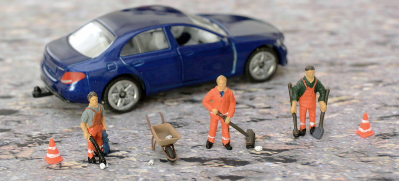 remove, closeup, return, motor vehicle, water, 5K, animals in the wild, street cleaning, men, outdoors, transportation, full length, clean, clean up, cleaning