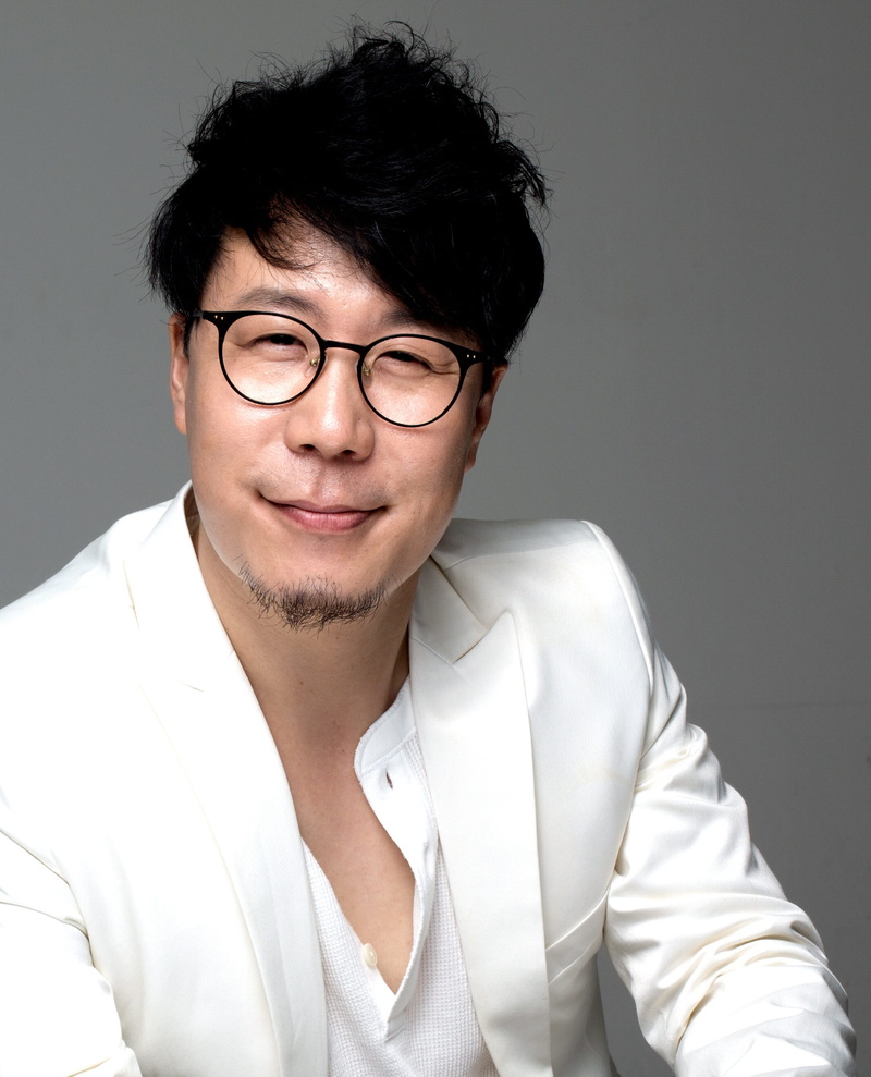 real people, young men, front view, teenager, menswear, Acne, 2K, happiness, glasses, black hair, hairstyle, eyeglasses, white color, adult, Girls, looking at camera