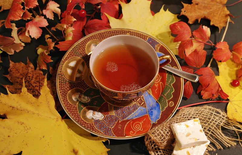 leaves, fall leaves, benefit from, builds, close-up, plant part, teatime, refreshment, cozy, relax, saucer, high angle view, food and drink, enjoy, porcelain