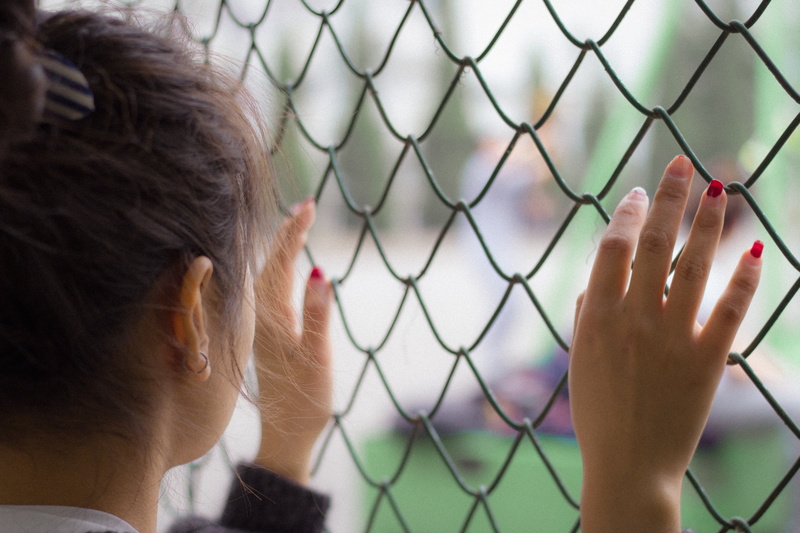 young adult, portrait, outdoors, puberty, adult, hairstyle, playground, selective focus, women, people, barrier, 5K, headshot, day, wait and see, human body part