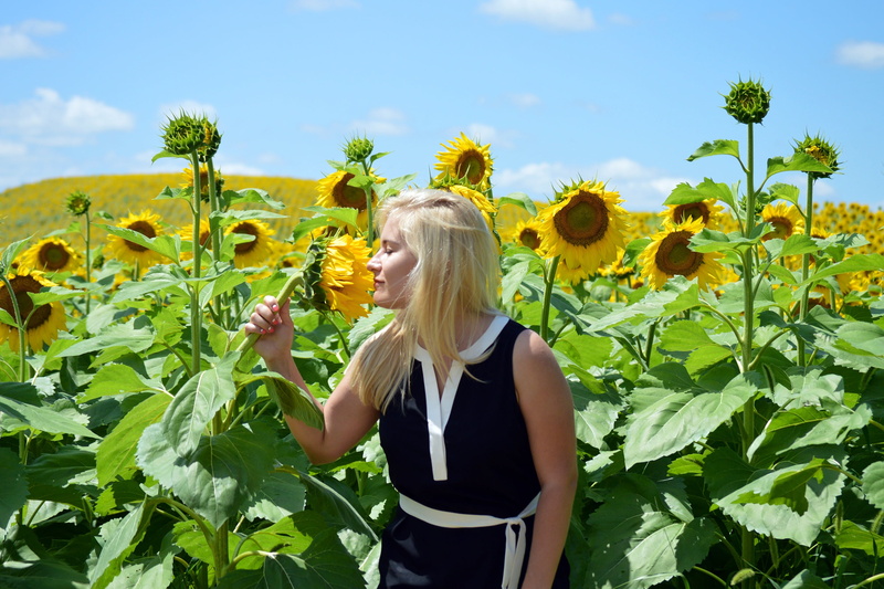 caucasian, hairstyle, flowering plant, rest, adult, smell, happiness, resting, enjoy, outdoor, summer, yellow, growth, standing, beside, happy, flowers